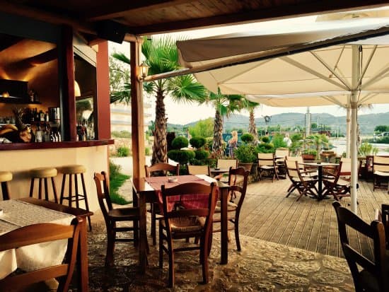backpacking-in-albania-one-month-itenerary-albanian-street-food-Bar Restaurant-guvat