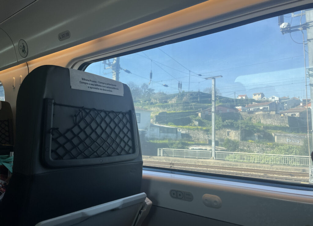 Portugal-porto-to-lisbon-train