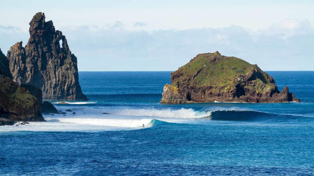 Portugal-madeira-beaches-surfing