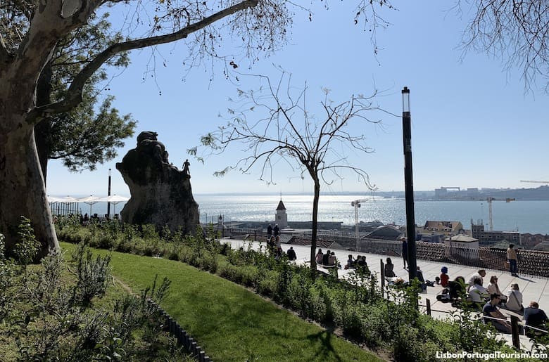 Portugal-lisbon-  Miradouro de Santa Catarina