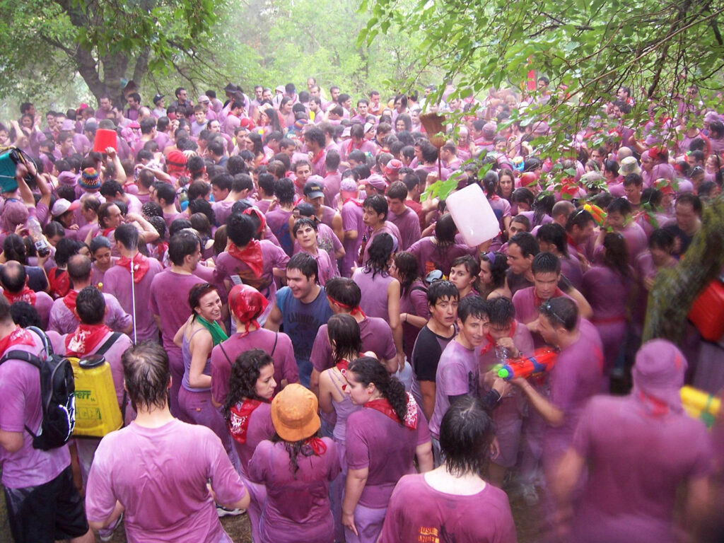 One of the most unforgettable Spanish Festival: Be drenched in wine.