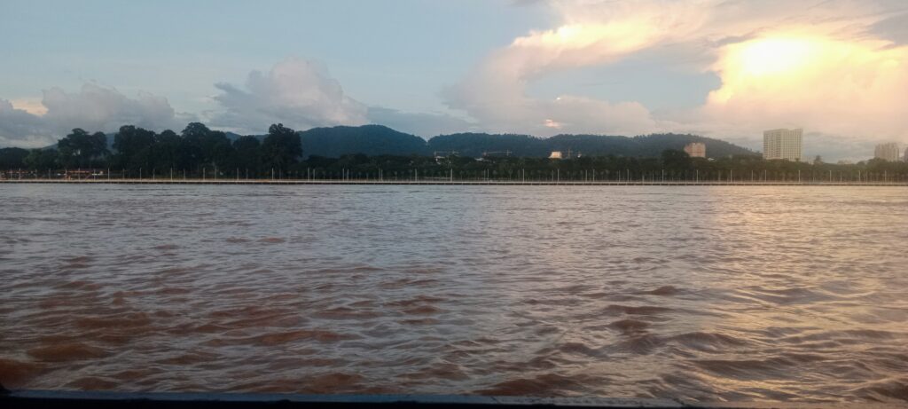 Crossing-the-Mekhong-River-Golden-Triangle-visa-run